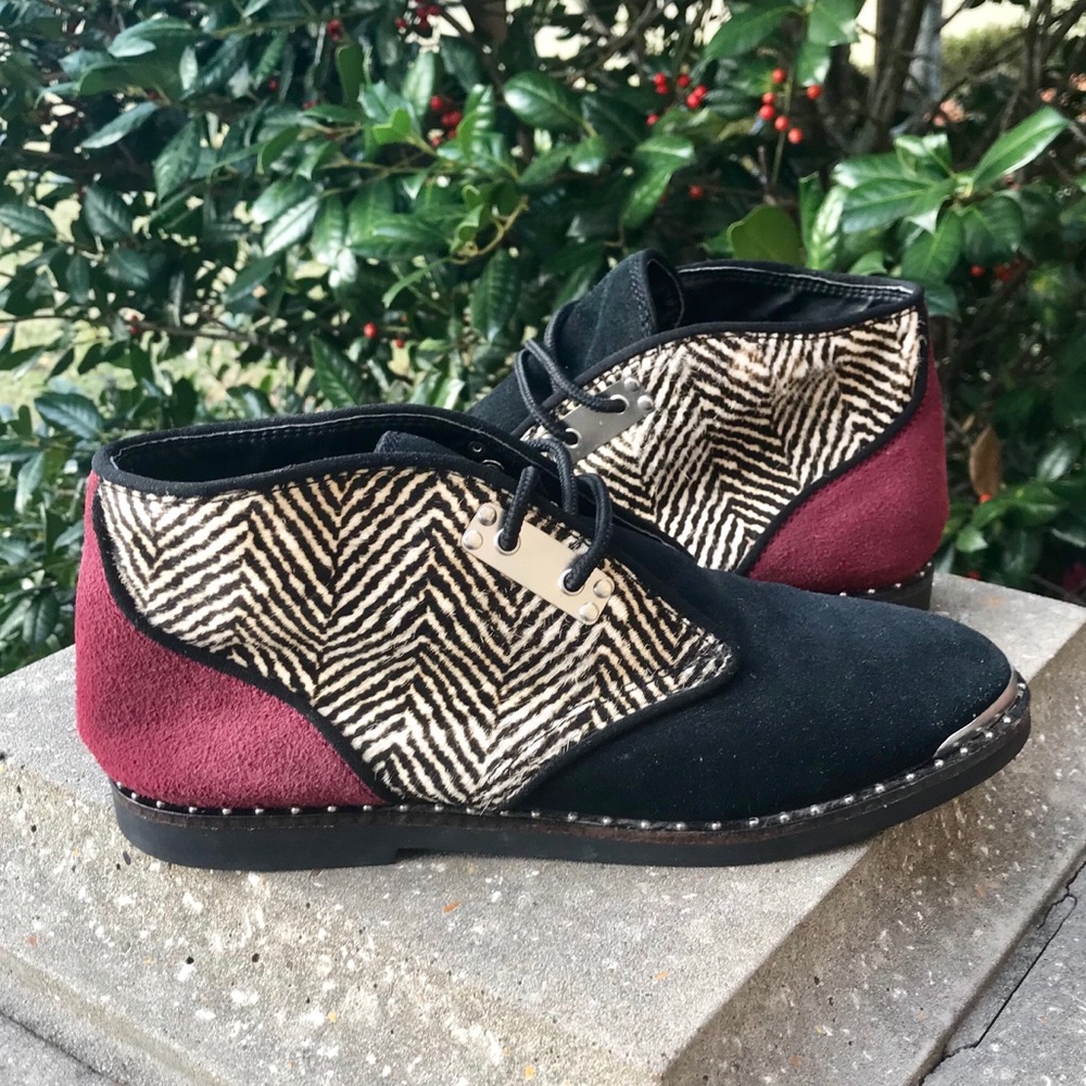 Very Volatile Zebra Print Lace Up Ankle Boot Size 7